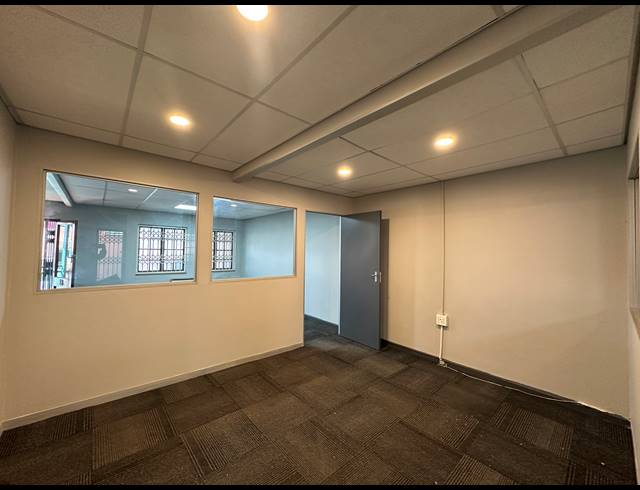 99.90M² OFFICE TO LET IN HIGHVELD